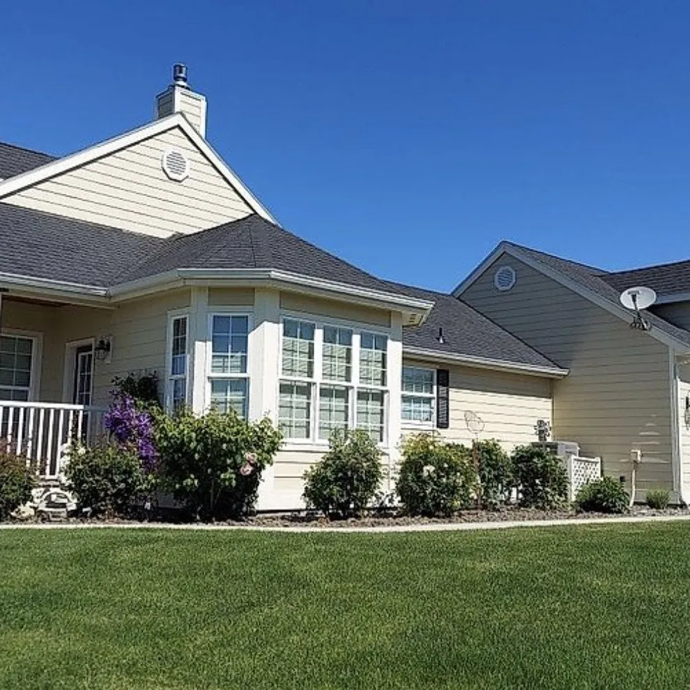 Residential roof installation in Grandview, WA